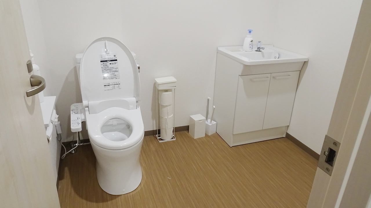 吉塚店のトイレ01