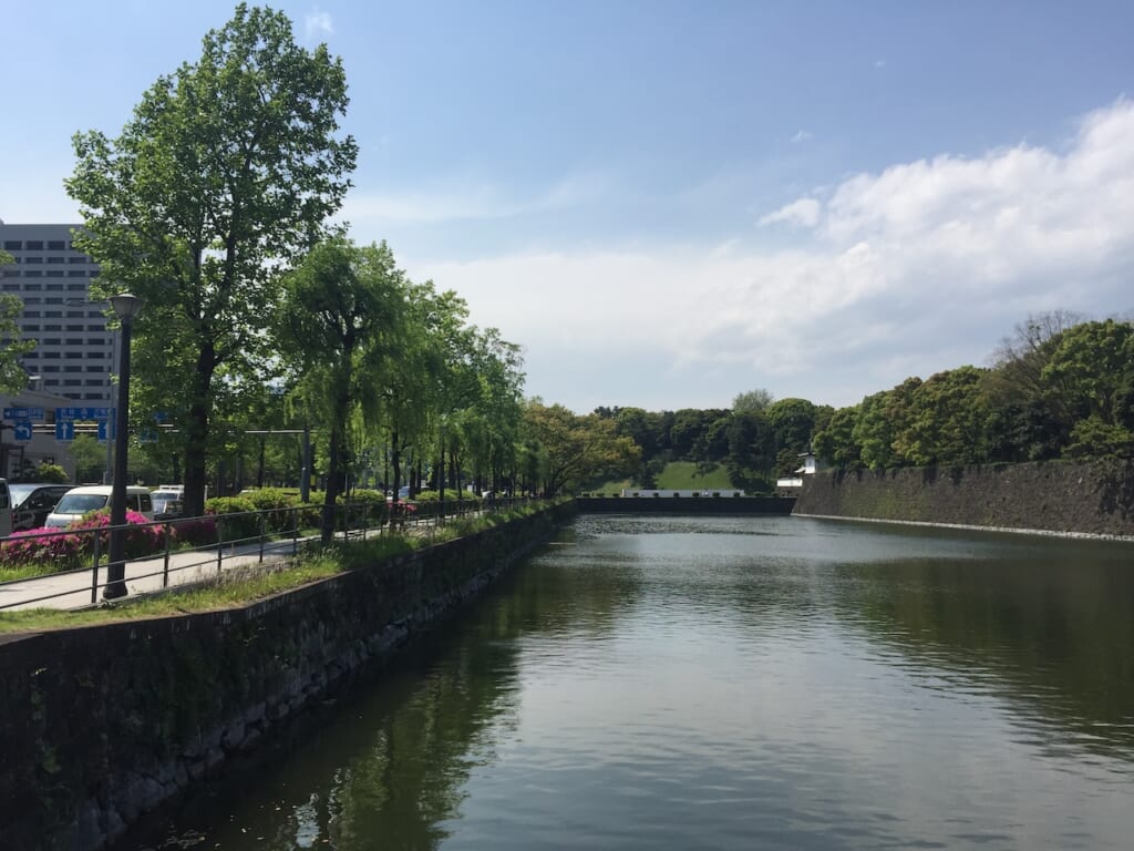 皇居ランニングのコース風景