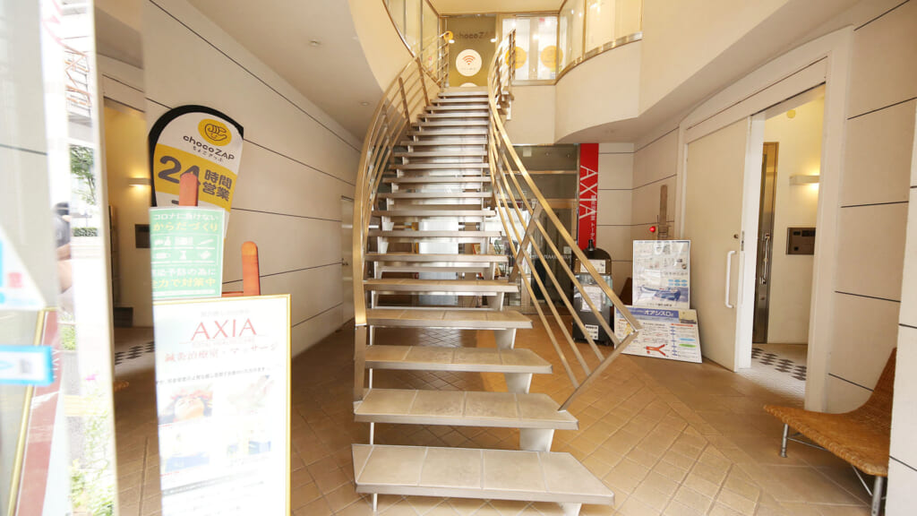 chocozap（ちょこざっぷ）板橋区役所前店の階段