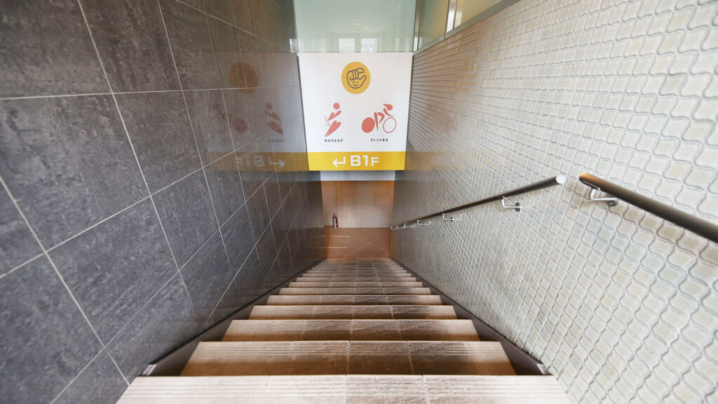 chocozap（ちょこざっぷ）成増店の階段