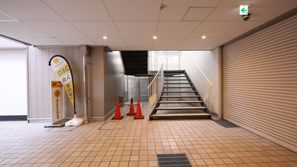 chocozap（ちょこざっぷ）竹ノ塚店の階段